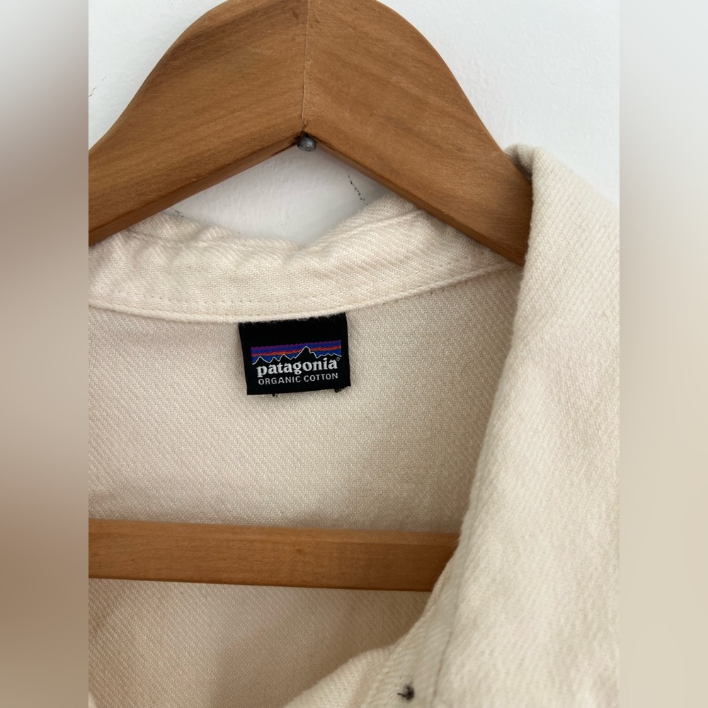 Patagonia Women’s Cream Button-Up Jacket Size Small - Picture 3 of 5